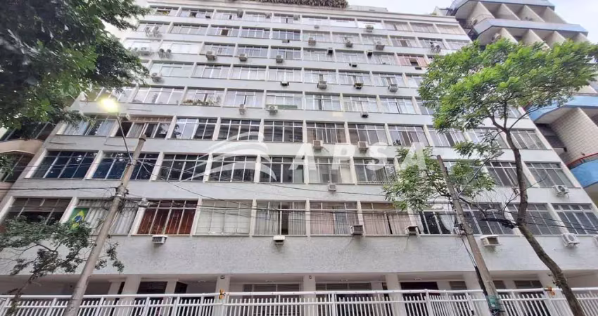 Ótimo apartamento, 35 m2 ,de fundos, silencioso, claro, arejado, muito bem dividido; composto por sa