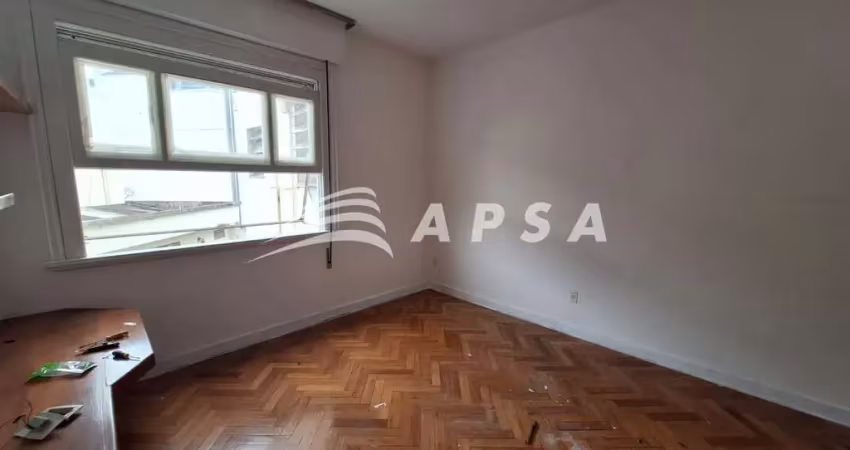 Em meio ao charme da rua do humaitá, encontra-se um lindo apartamento de 2 quartos que combina confo