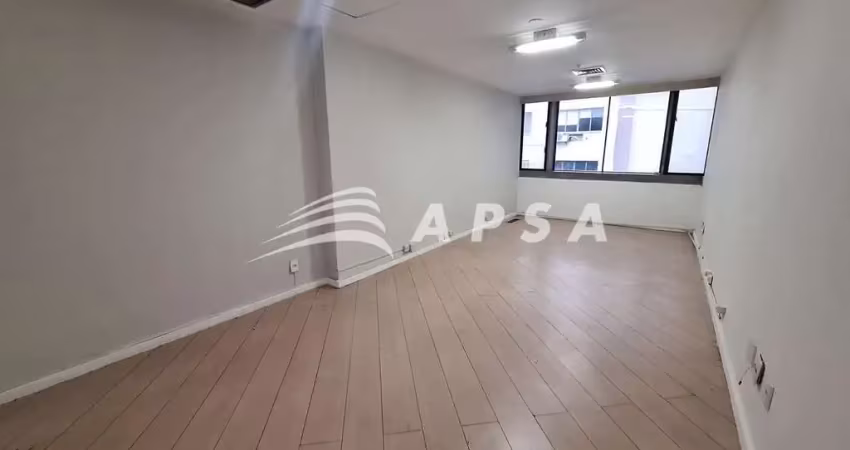 No coração do centro do rio, em excelente localização, esta sala comercial para aluguel é perfeita p