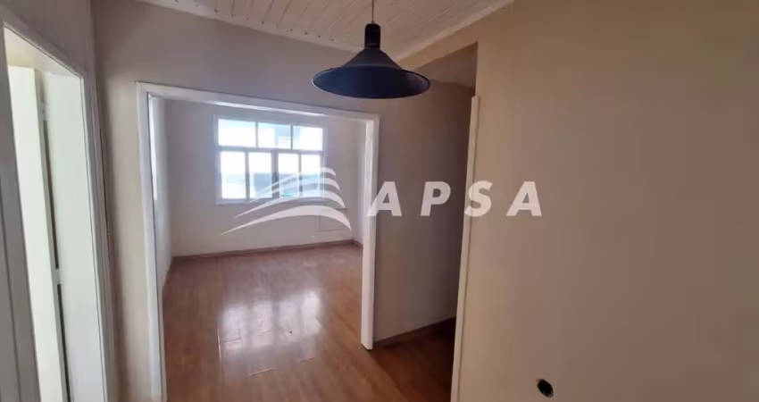 Venha se encantar com esse charmoso apartamento em ponto estratégico do bairro, entre a linha férrea