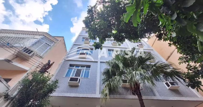Ótimo apartamento, 32 m2, composto por sala, 01 quarto, banheiro social e cozinha com área. localida