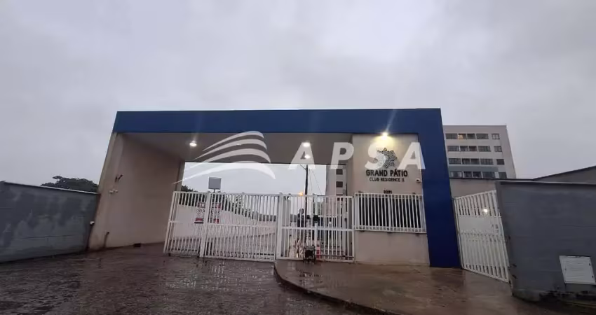 Apartamento para aluguel com 2 quartos, bem ventilado e com uma pequena área de serviço. o imóvel of