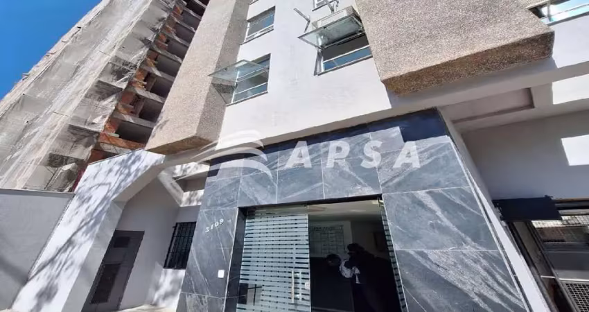 Sala comercial com mobília em sucupira pronta para quem busca um local montado para trabalhar.com 30