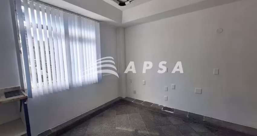 No coração da tijuca, dentro de uma galeria movimentada e de fácil acesso, esta sala comercial é per