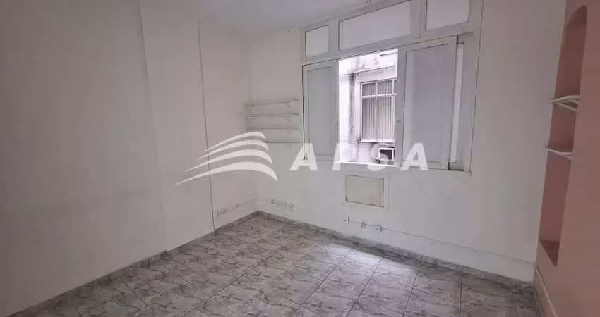 Em meio ao coração pulsante de copacabana, encontra-se uma excelente sala comercial de 22m², ideal p