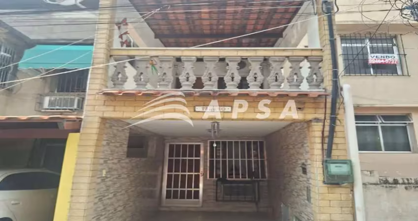 Excelente casa triplex em vila fechada   venha se encantar com essa charmosa casa triplex, em vila f