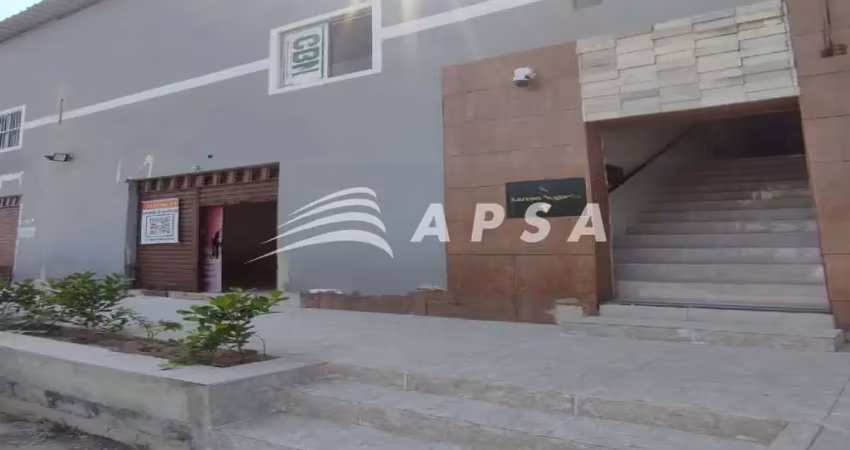 Loja comercial muito bem estruturada, sem nenhum tipo de obra para fazer. 2 portas de entrada, 1 ban