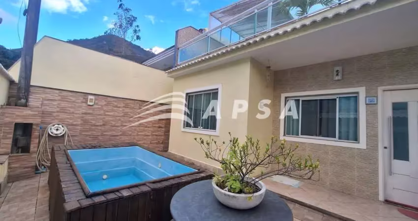 Excelente casa dúplex em condomínio fechado em vargem pequena. venha se encantar com essa excelente