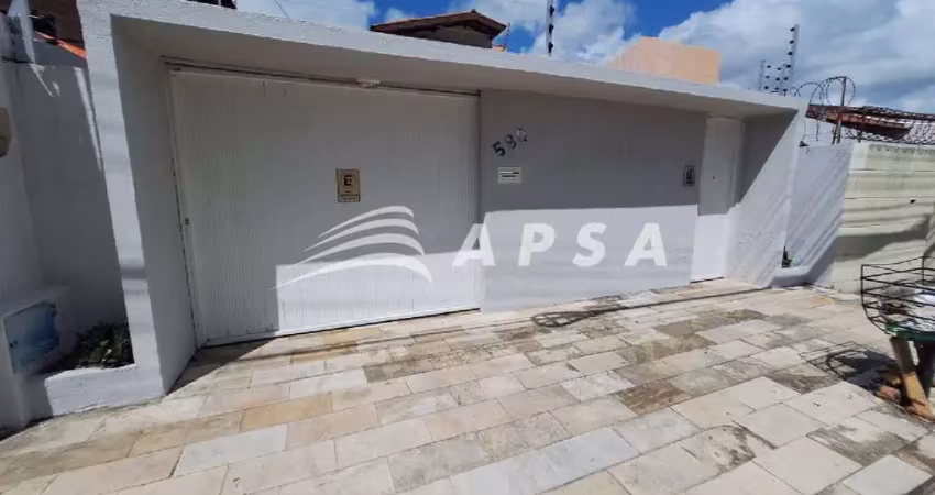 Excelente casa  com 200 m2, gabinete, 04 quartos sendo 03 suites prox. av. oliveira paiva.