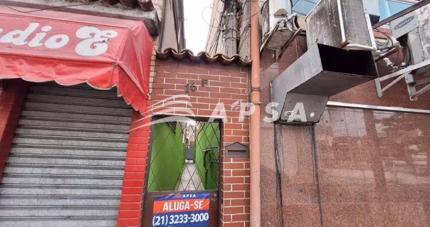 Ótima casa de 60 m², sendo quintal  amplo com área de serviço e local para por maquina de lavar roup