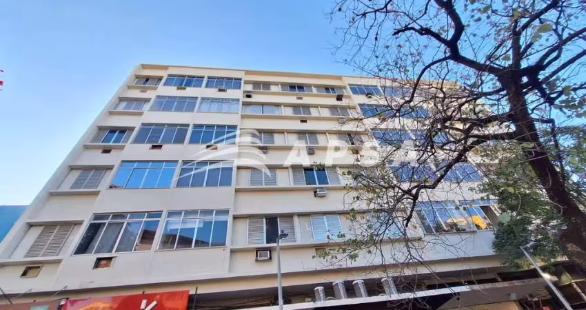 Ótimo imóvel com 59m²,  sala ampla, 02 quartos (1 suíte), banheiro social e cozinha com armários e á