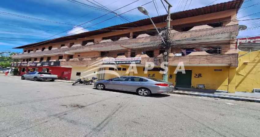 Apartamento, 1 quarto, 1 banheiro, sala de estar ampla e cozinha. água inclusa, aceita pet de pequen