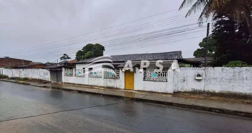 Casa de esquina com 1.000 m². ampla residência com sala, cozinha, cinco dormitórios (sendo uma suíte