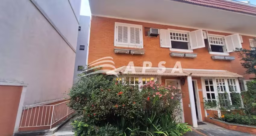 Casa triplex em condomínio fechado no recreio dos bandeirantes  venha se encantar com essa linda cas