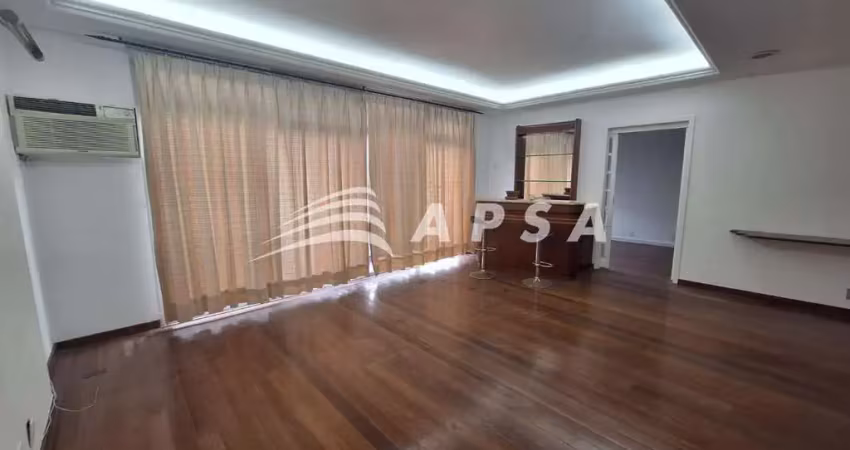 Venha conhecer este amplo apartamento de 3 quartos, sendo uma suíte com closet e armários planejados