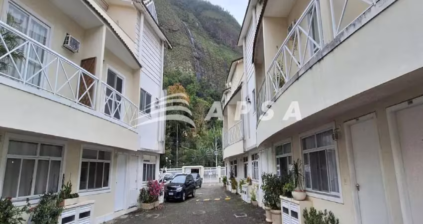 Casa tríplex no casas vogue, na estrada dos bandeirantes, vargem pequena, para aluguel. o imóvel pos