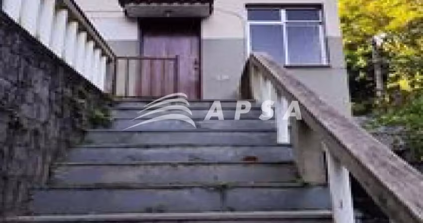 Venha conhecer esta casa encantadora em localização privilegiada, a apenas 20 minutos do grajaú, 10