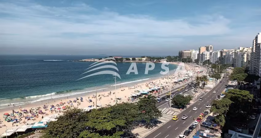 Na icônica avenida atlântica, em copacabana, encontra-se um elegante apartamento de um quarto que é