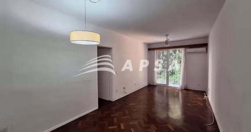 Este amplo apartamento de 3 quartos, sendo uma suíte aconchegante, combina conforto e praticidade em