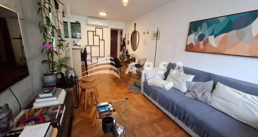 Apartamento com 80 m² na quadra da praia do leblon com  2 quartos (sendo 1 suíte),  sala ampla perfe