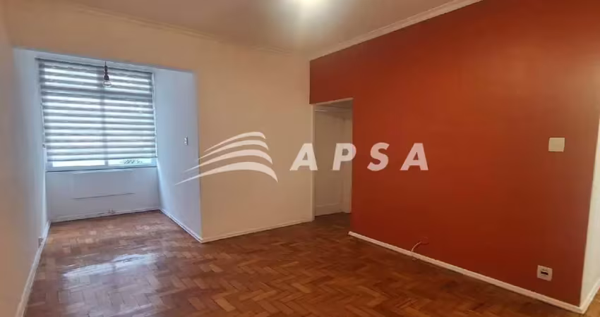 Apartamento no flamengo que une praticidade, charme e o aconchego que você procura. ao entrar, você