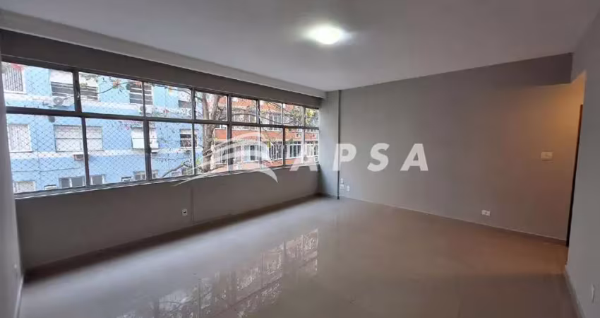 Na tranquila rua assis brasil, em copacabana, encontra-se um lindo apartamento de 140m² que une espa