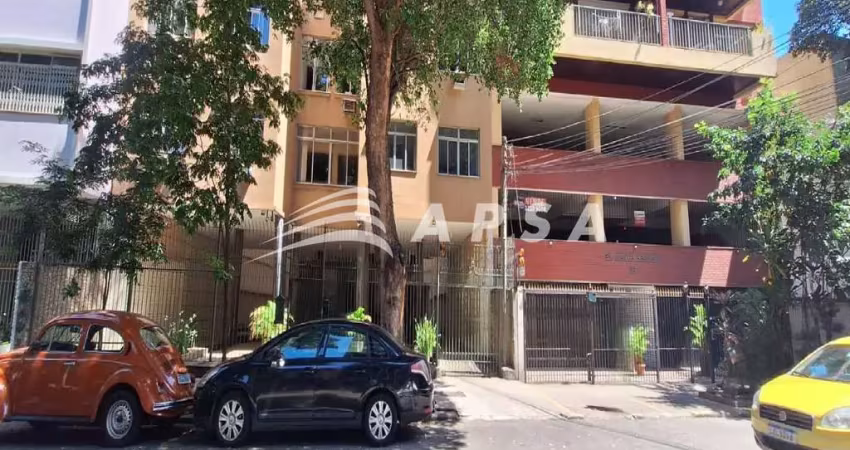 Excelente apartamento, 03 quartos, no coração da tijuca, para locação. são 107m² divididos em hall d