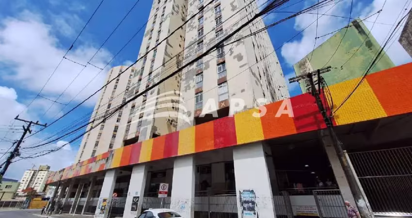 50284- edf. orixas center, ala b, localizada no piso inferior. loja comercial com piso novo e banhei