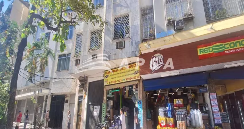 Excelente apartamento de 02 quartos, recém-reformado, na rua são francisco xavier - maracanã. o imóv