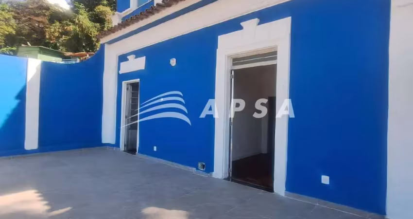Apartamento com a sensação acolhedora de uma casa na gloria. o imóvel conta com sala compacta, mas f