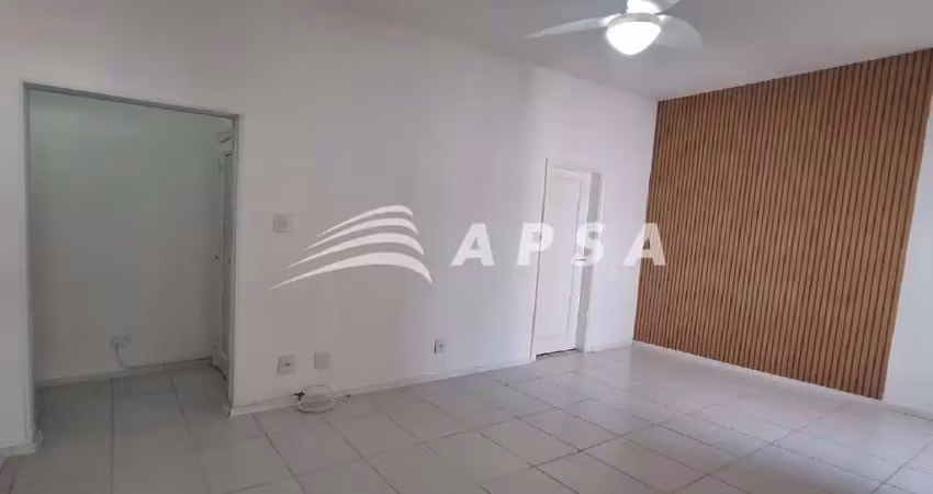 Apartamento no flamengo com o metrô a poucos passos de casa. ao entrar no apartamento, você é recebi