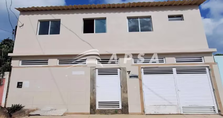 Ampla casa térrea com 200 m² de área total, bem planejada e ventilada. possui 2 quartos sendo 1 suít