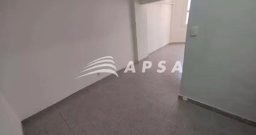 Ótimo conjugado, para aluguel, no coração do centro do rio de janeiro.   com 34m², o imóvel é arejad