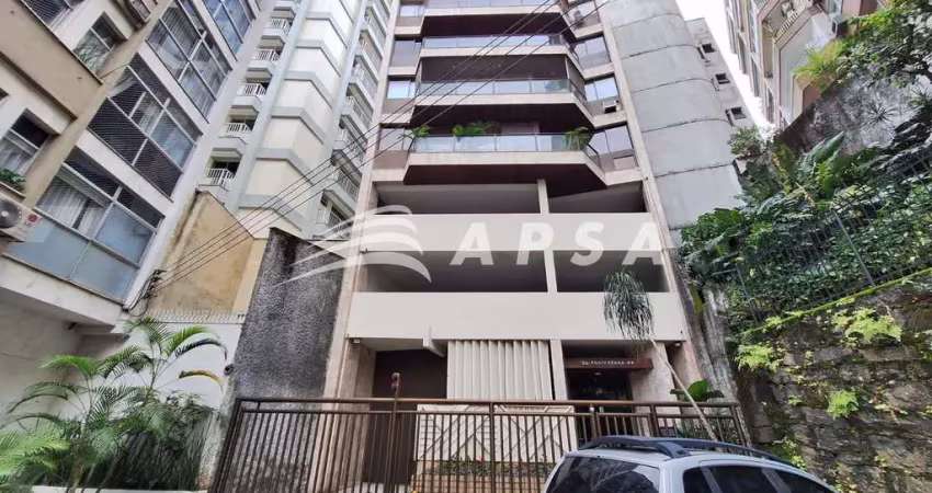 60 m² bem aproveitados! apt de frente, varanda, 2 qtos (1 suíte), vaga e dependência completa. local
