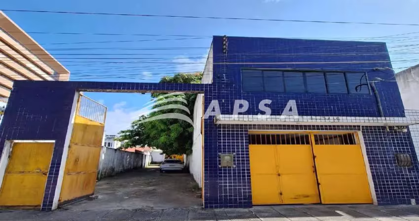Imóvel comercial com 300 m², localizado no centro de maceió, a poucos metros da praia. conta com amp