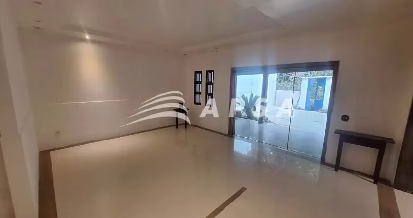 Em meio ao charme do cosme velho, encontra-se esta linda casa residencial duplex com 250m² de puro c