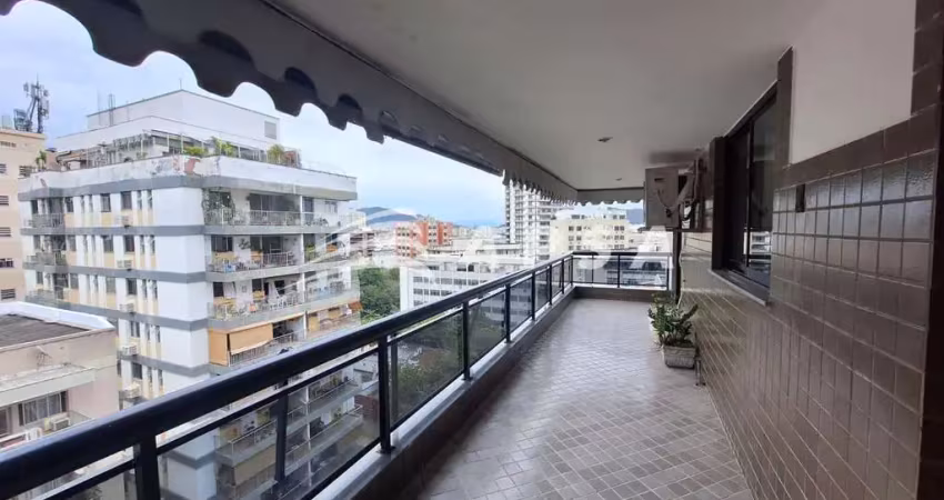 Encante-se com essa maravilhosa cobertura na tijuca, perfeita para quem busca espaço, conforto e laz