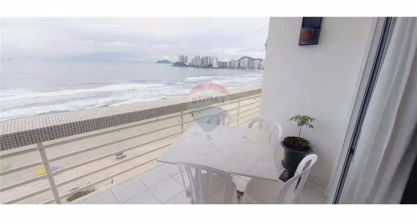 4 Dormitórios;   1 Suítes;  3 Banheiros; Cozinha planejada; Área de serviço; 1 Vaga de Garagem.