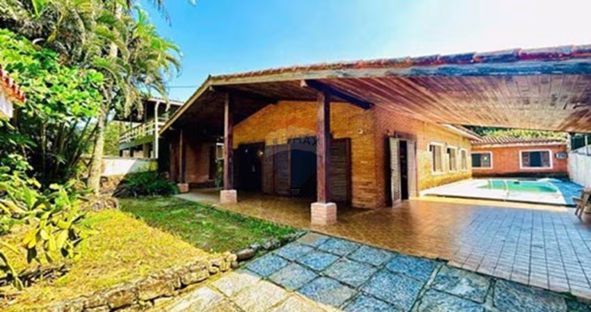 Casa exclusiva Beira-Mar à venda Guarujá: 3 Dormitórios em Localização privilegiada