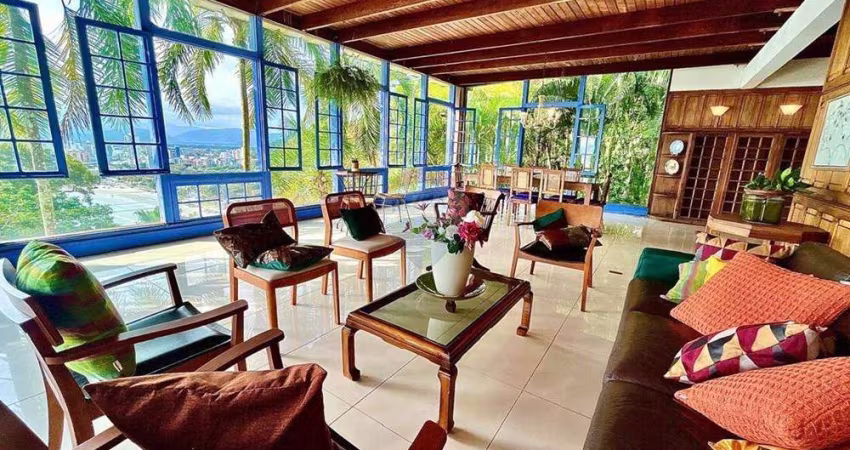 Casa a Venda na Praia da Enseada - Guaruja SP