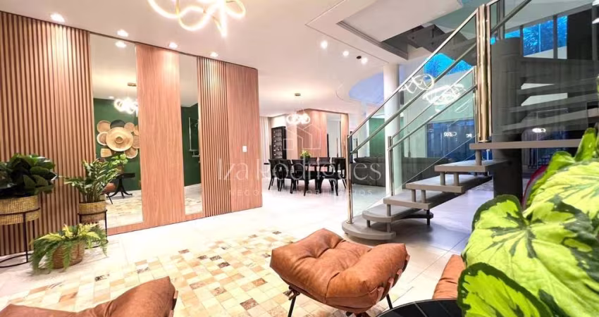 Casa com 04 suítes na Praia dos Amores