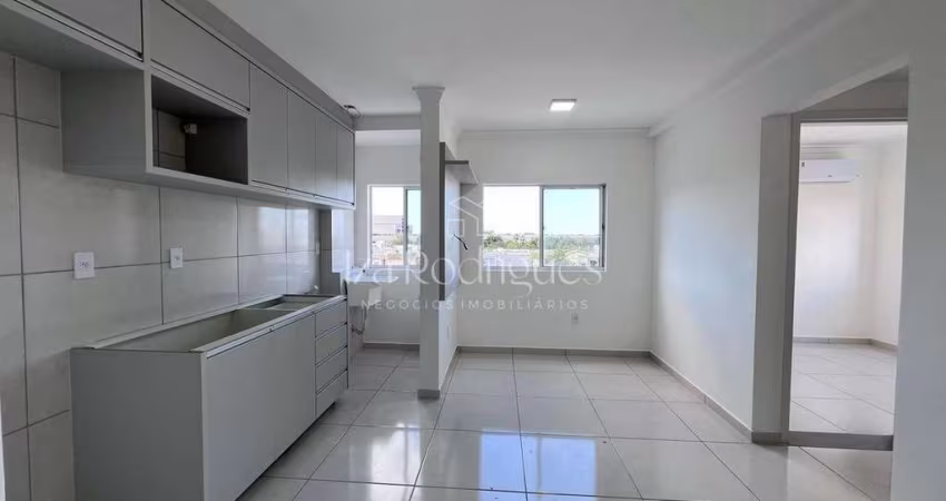 Apartamento semi-mobiliado para locação.
