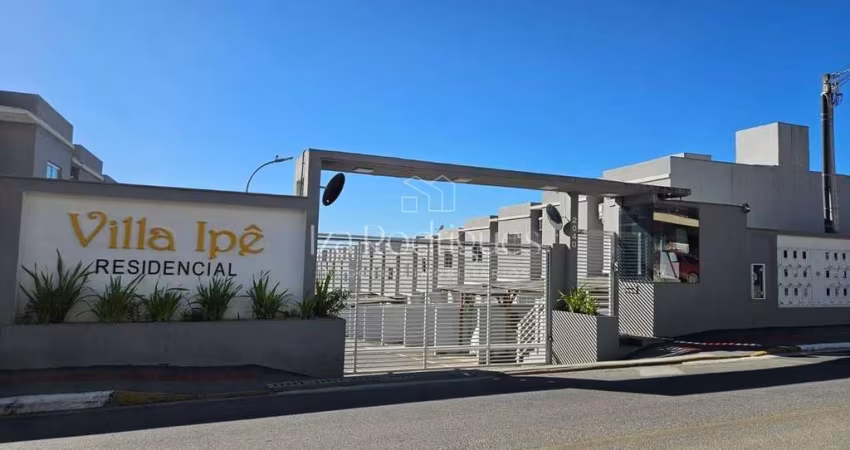 Sobrado de 2 dormitórios em condomínio fechado.