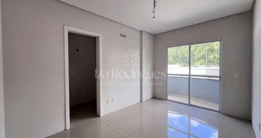 Apartamento diferenciado com 1 suíte + 2 demi suíte no bairro ressacada.