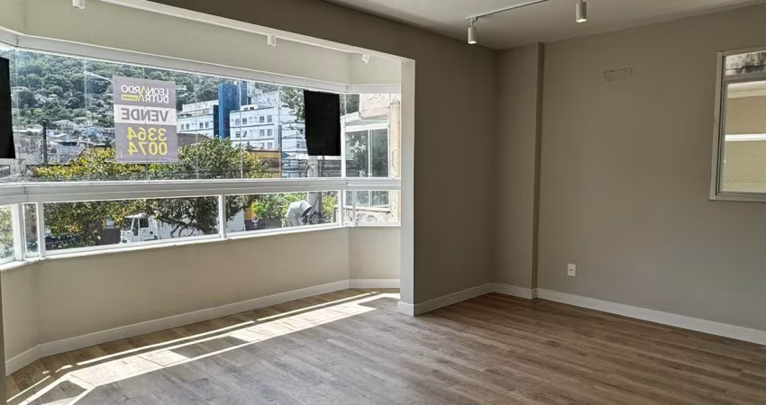 Apartamento à venda  com 3 quarto(s)