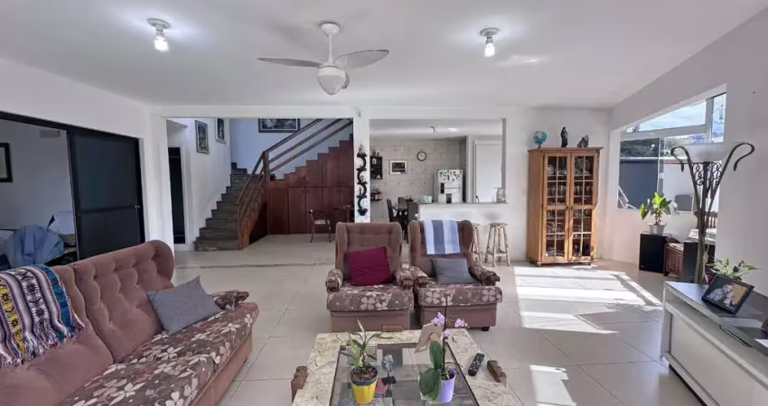 Casa com 4 quartos à venda na Rua Assis Brasil, 470, Ponta de Baixo, São José