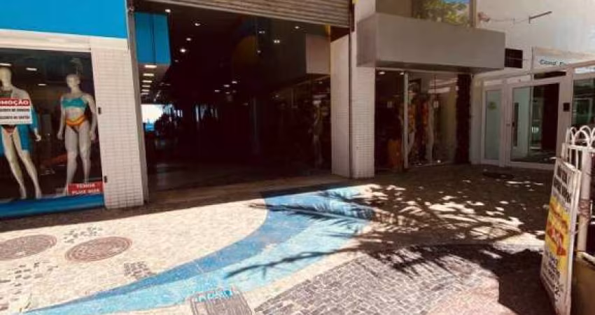 Loja no Shopping da Praia no Pé da Areia da Praia do Forte em Cabo Frio