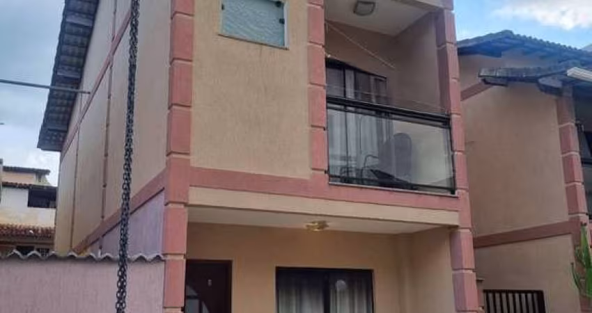Casa duplex em condomínio no Jardim Flamboyant à venda em Cabo Frio