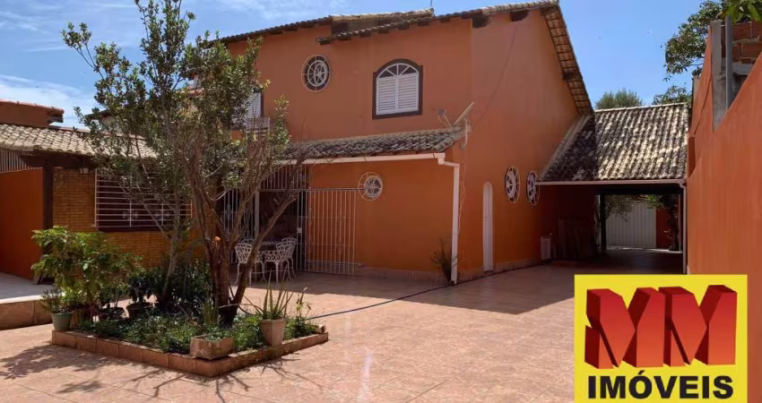Casa Independente com quintal e excelente localização no Portinho