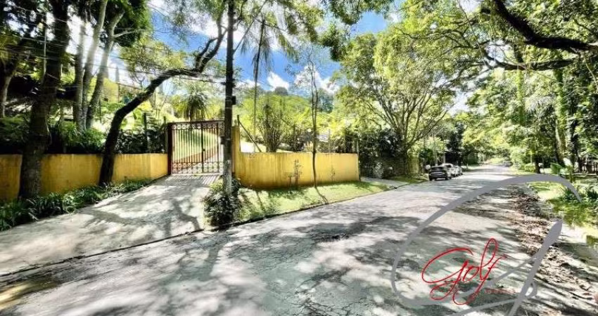 Casa residencial para Venda Granja Viana, Carapicuíba  4 dormitórios sendo 1 suíte, 3 salas, 3 banheiros, 6 vagas 336,07 m² construída, 1.262,00 m² terreno